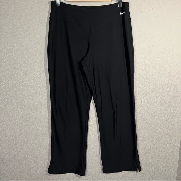*𝅺Nike Fit Dry Leggings Black SZ L Short - Picture 1 of 5